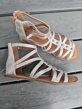 Lucky Brand Women's Bryton Sandals in platinum, listed in size 7.5M, New
